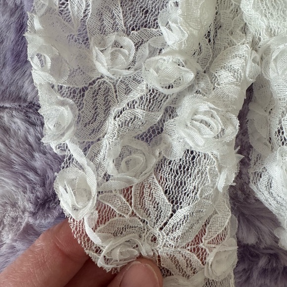 Francesca's Collections White Lace Bow with Pearl Charm with beautiful 3D Roses - Picture 2 of 5